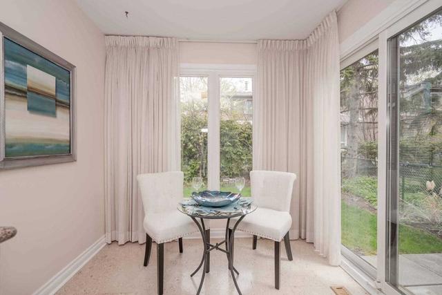 10 Snapdragon Dr, House semidetached with 3 bedrooms, 2 bathrooms and 2 parking in Toronto ON | Image 3