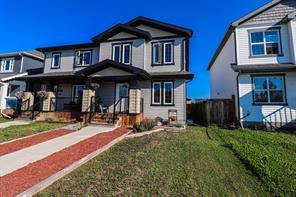 8818 96 Avenue, Home with 3 bedrooms, 3 bathrooms and 1 parking in Greenview No. 16 AB | Image 10