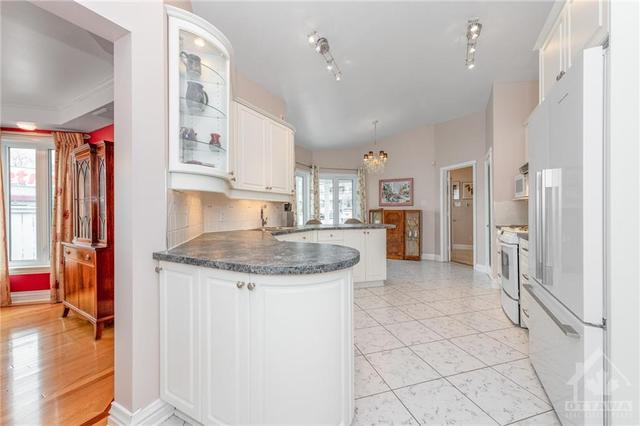 348 Carleton Avenue, House detached with 4 bedrooms, 3 bathrooms and 4 parking in Ottawa ON | Image 8
