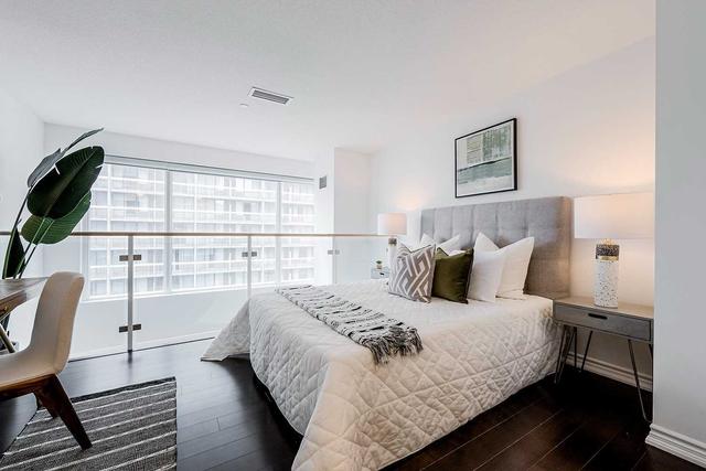 1114 - 386 Yonge St, Condo with 1 bedrooms, 2 bathrooms and 0 parking in Toronto ON | Image 7