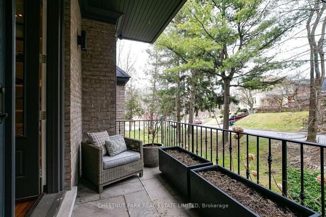 2 Dacre Cres, House detached with 5 bedrooms, 5 bathrooms and 7 parking in Toronto ON | Image 9