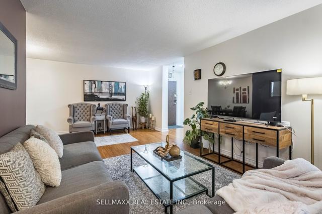 707 - 25 Kensington Rd, Condo with 3 bedrooms, 2 bathrooms and 1 parking in Brampton ON | Image 9