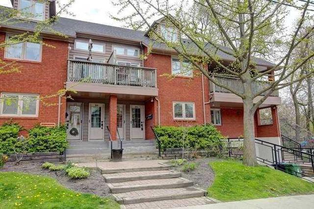 365 Albany Ave, Townhouse with 2 bedrooms, 1 bathrooms and 1 parking in Toronto ON | Image 1