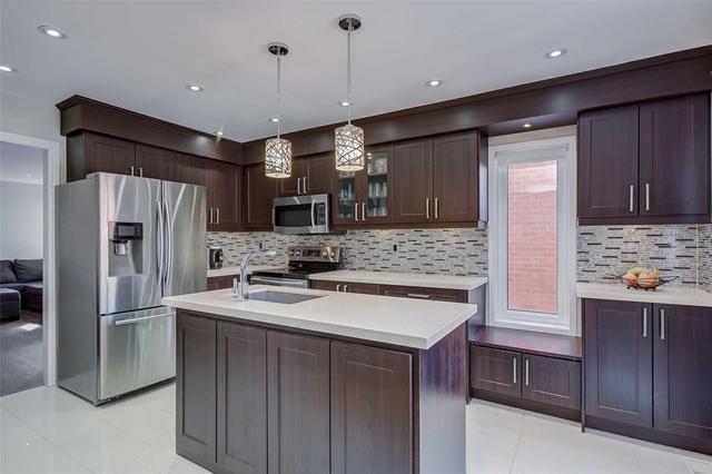 102 Muirland Cres, House detached with 4 bedrooms, 4 bathrooms and 4 parking in Brampton ON | Image 6