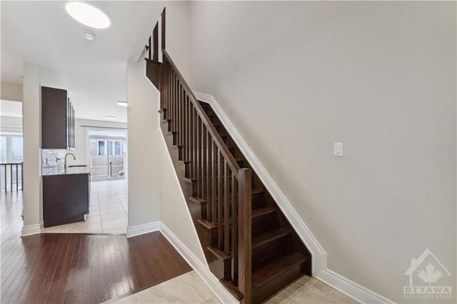 109 Hawkeswood Drive, Townhouse with 3 bedrooms, 3 bathrooms and 3 parking in Ottawa ON | Image 2