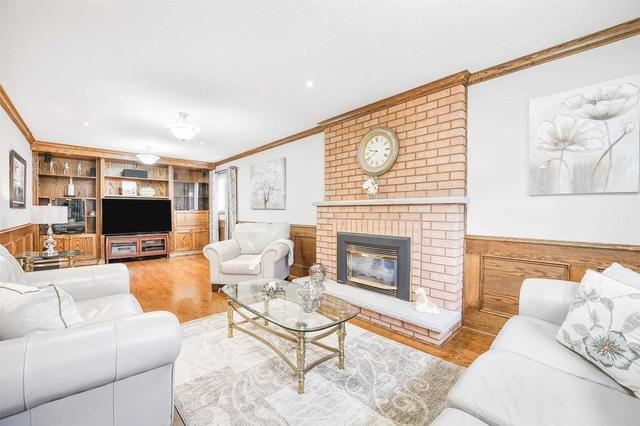 1385 Peartree Circ, House detached with 4 bedrooms, 3 bathrooms and 6 parking in Oakville ON | Image 7