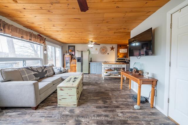 217 Rollies Point Rd, House detached with 2 bedrooms, 1 bathrooms and 2 parking in Curve Lake First Nation 35 ON | Image 10