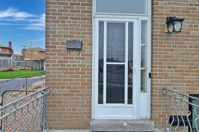30 Primula Cres, House semidetached with 3 bedrooms, 2 bathrooms and 3 parking in Toronto ON | Image 31