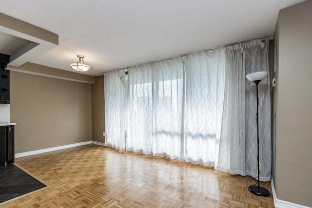 1411 - 177 Linus Rd, Condo with 2 bedrooms, 2 bathrooms and 1 parking in Toronto ON | Image 10