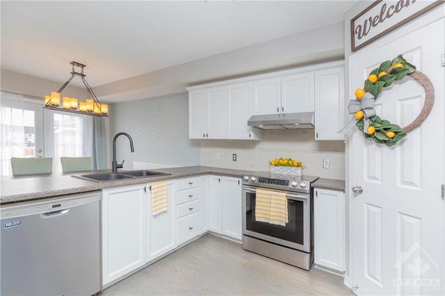 1537 Demeter Street, Townhouse with 3 bedrooms, 2 bathrooms and 3 parking in Ottawa ON | Image 10