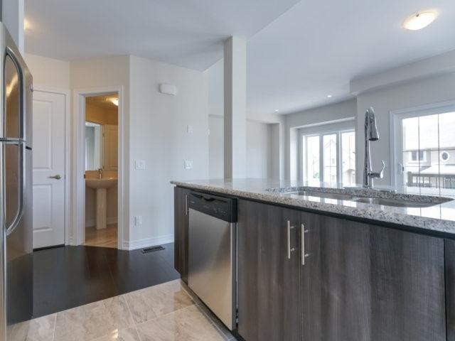 2301 Natasha Circ, House attached with 3 bedrooms, 2 bathrooms and 1 parking in Oakville ON | Image 14