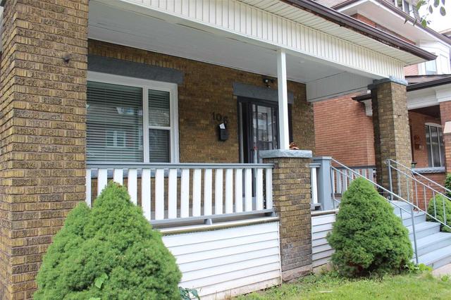 106 Spadina Ave, House detached with 6 bedrooms, 3 bathrooms and 1 parking in Hamilton ON | Image 3