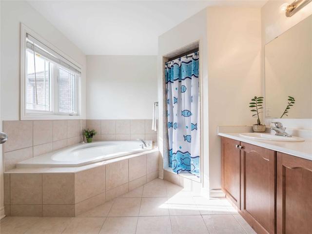 179 Armstrong Cres, House detached with 4 bedrooms, 4 bathrooms and 4 parking in Bradford West Gwillimbury ON | Image 3
