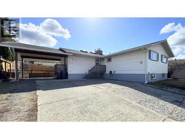 318 Smith Street, House detached with 5 bedrooms, 3 bathrooms and null parking in Williams Lake BC | Image 2