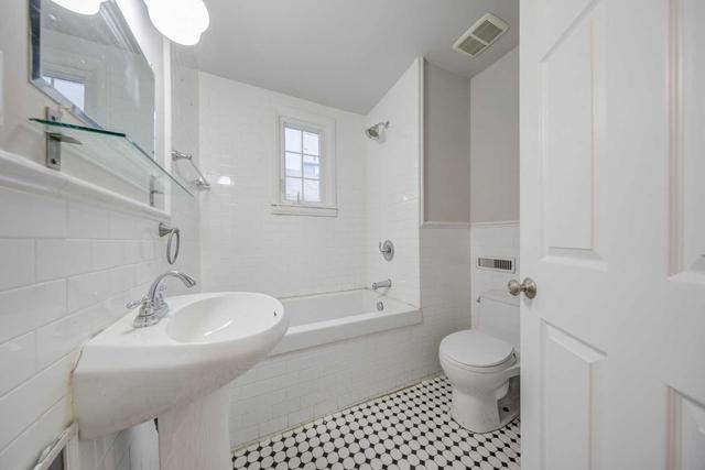 upper - 293 Augusta Ave, House attached with 2 bedrooms, 1 bathrooms and 0 parking in Toronto ON | Image 7