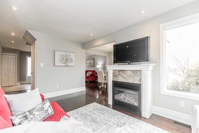 14 Peggy Anne Cove Crt, House detached with 4 bedrooms, 3 bathrooms and 4 parking in Brampton ON | Image 3