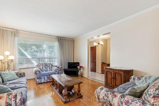 1498 Lawrence Ave W, House semidetached with 3 bedrooms, 2 bathrooms and 6 parking in Toronto ON | Image 3