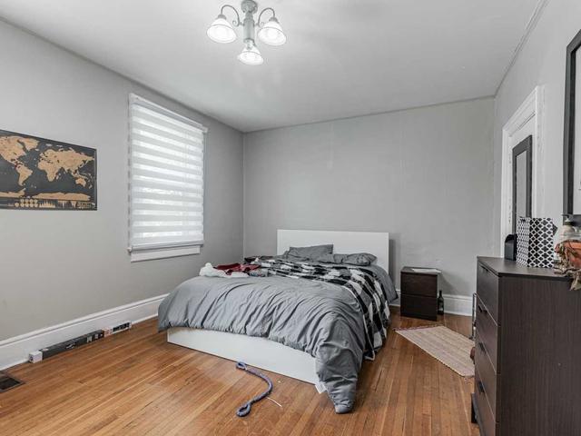145 Portland St, House attached with 4 bedrooms, 2 bathrooms and 1 parking in Toronto ON | Image 5
