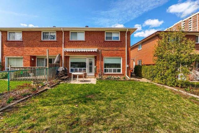 15 Green Bush Rd, House semidetached with 3 bedrooms, 2 bathrooms and 3 parking in Toronto ON | Image 35
