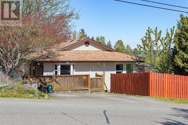 1669 Robert St, House detached with 3 bedrooms, 1 bathrooms and 3 parking in North Cowichan BC | Image 2