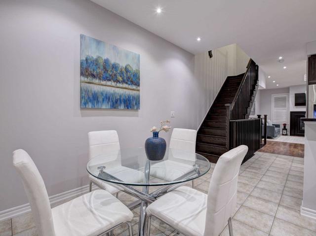 42 Soccavo Cres, Townhouse with 4 bedrooms, 4 bathrooms and 2 parking in Brampton ON | Image 5