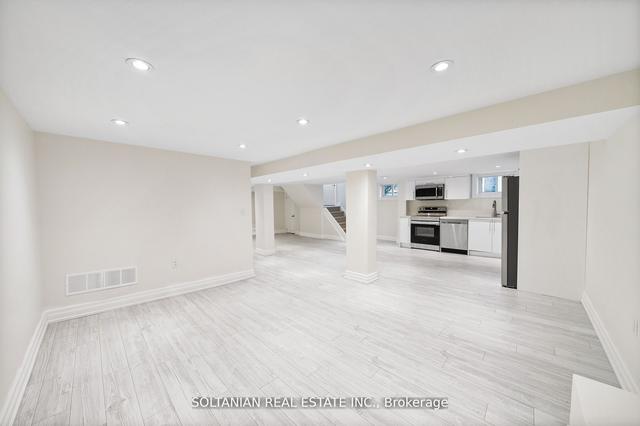 71 Centre Ave, House detached with 3 bedrooms, 2 bathrooms and 6 parking in Toronto ON | Image 13