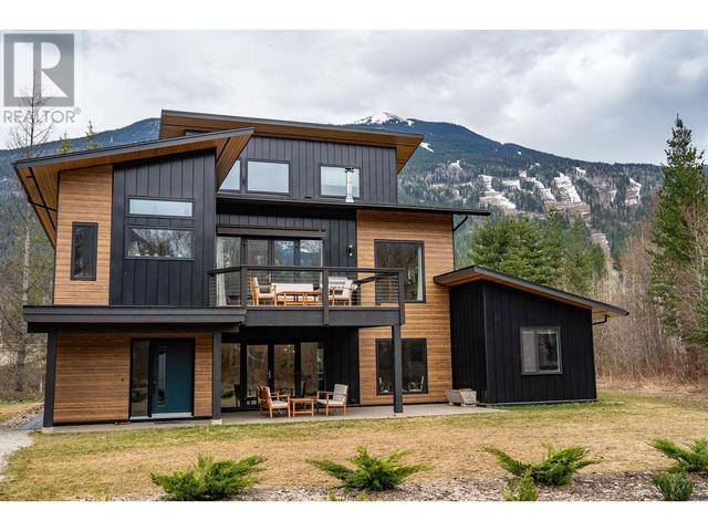3108 Airport Way, House detached with 8 bedrooms, 7 bathrooms and null parking in Columbia Shuswap B BC | Image 7