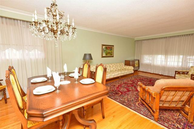 86 Iangrove Terr, House detached with 3 bedrooms, 3 bathrooms and 6 parking in Toronto ON | Image 8