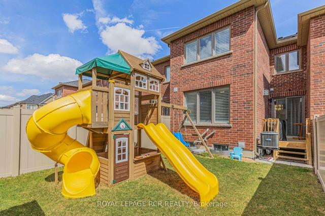 304 Silk Twist Dr, House attached with 4 bedrooms, 3 bathrooms and 2 parking in East Gwillimbury ON | Image 25