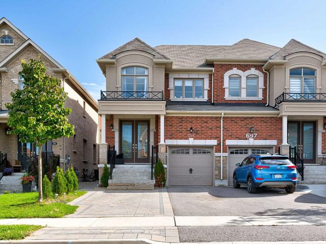 701 Yarfield Cres, House semidetached with 3 bedrooms, 3 bathrooms and 1.5 parking in Newmarket ON | Image 1