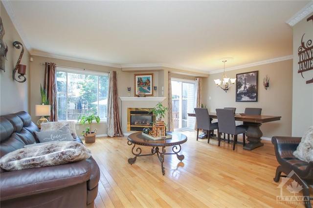 6354 Sablewood Place, Townhouse with 3 bedrooms, 3 bathrooms and 3 parking in Ottawa ON | Image 5