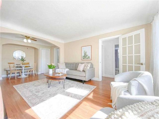 207c - 5 East 36th St, Condo with 2 bedrooms, 1 bathrooms and 1 parking in Hamilton ON | Image 1