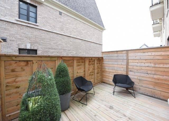 3879b Bloor St W, House attached with 3 bedrooms, 2 bathrooms and 2 parking in Toronto ON | Image 2