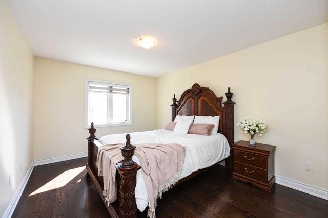 23 Ladbrook Cres, House detached with 5 bedrooms, 4 bathrooms and 6 parking in Brampton ON | Image 17