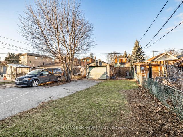 18 East Dr, House detached with 2 bedrooms, 2 bathrooms and 3 parking in Toronto ON | Image 31