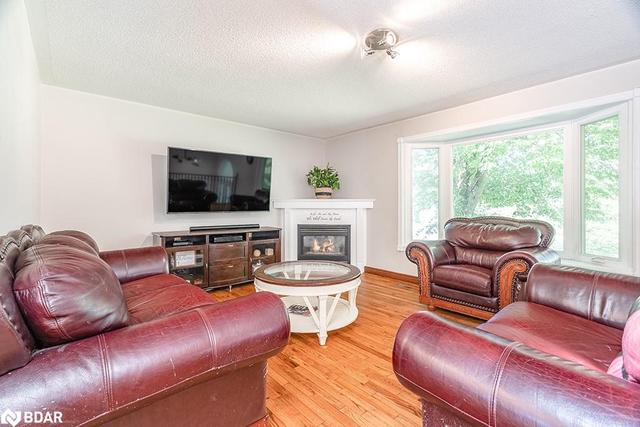 5068 10 Side Road, House detached with 4 bedrooms, 2 bathrooms and 12 parking in Innisfil ON | Image 6