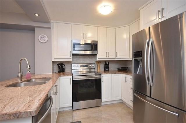 1003 - 75 King St E, Condo with 2 bedrooms, 2 bathrooms and 1 parking in Mississauga ON | Image 10