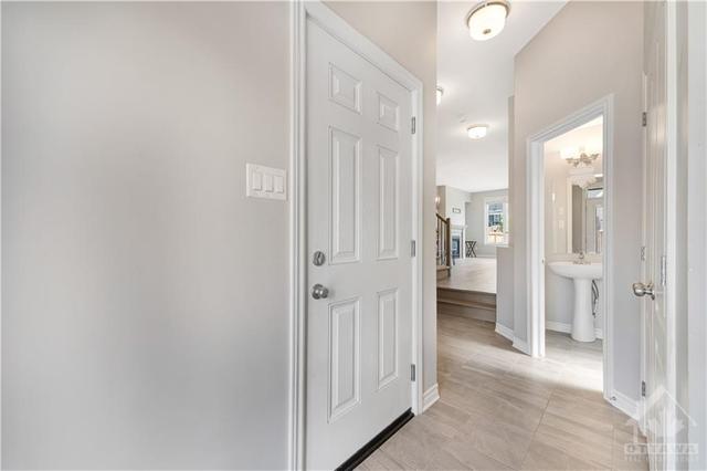 352 Mishawashkode Street, Townhouse with 3 bedrooms, 3 bathrooms and 3 parking in Ottawa ON | Image 5