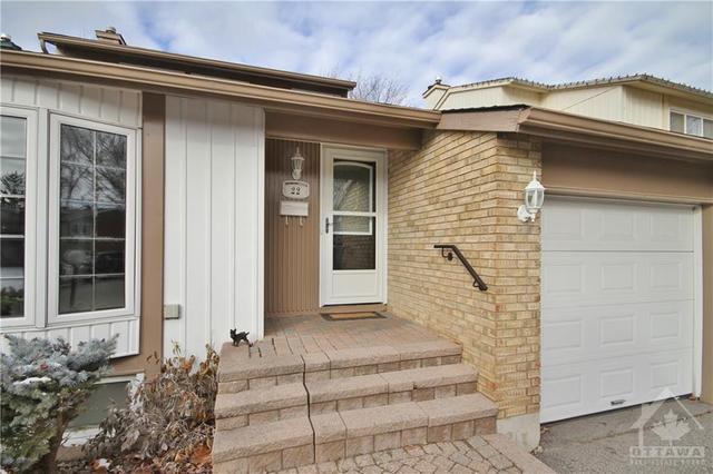 22 Burnetts Grove Circle, Home with 3 bedrooms, 3 bathrooms and 2 parking in Ottawa ON | Image 3