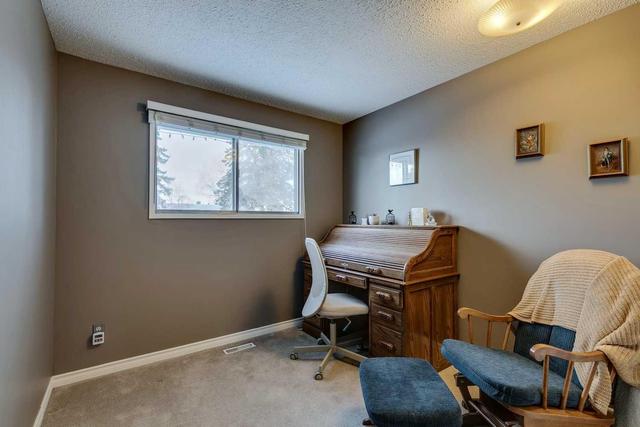 404 Queensland Road Se, House detached with 4 bedrooms, 2 bathrooms and 2 parking in Calgary AB | Image 15