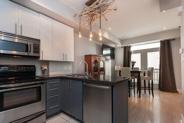 10 - 98 Carr St, Townhouse with 2 bedrooms, 1 bathrooms and 1 parking in Toronto ON | Image 3