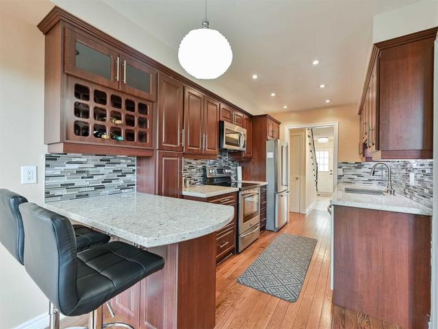 24 Lancewood Cres, Townhouse with 3 bedrooms, 4 bathrooms and 2 parking in Brampton ON | Image 7