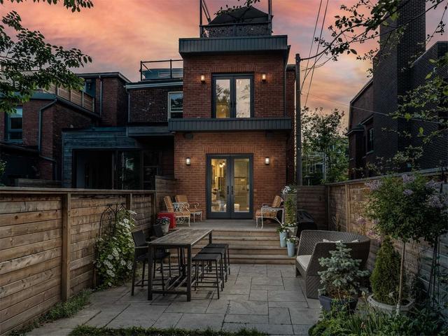 227 Crawford St, House semidetached with 3 bedrooms, 3 bathrooms and 1 parking in Toronto ON | Image 31