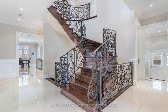 99 Dunbar Rd, House detached with 5 bedrooms, 7 bathrooms and 9 parking in Mississauga ON | Image 3