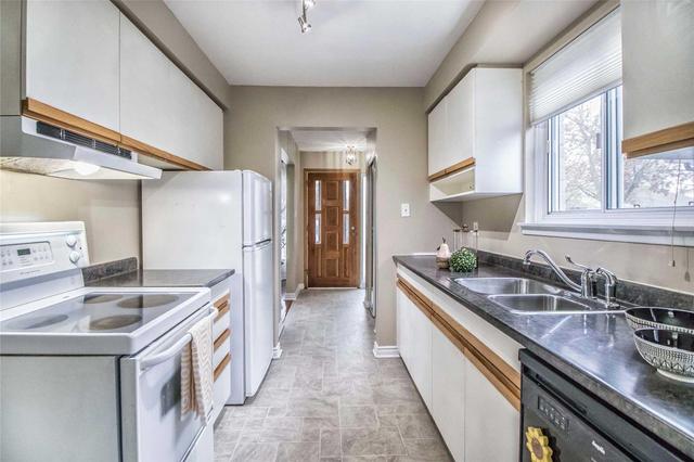 8 Tindale Rd, House semidetached with 3 bedrooms, 2 bathrooms and 2 parking in Brampton ON | Image 4
