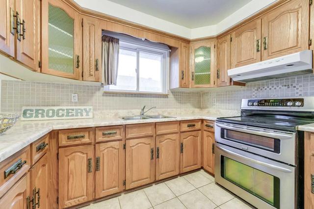 731 Runningbrook Dr, House detached with 3 bedrooms, 3 bathrooms and 6 parking in Mississauga ON | Image 2