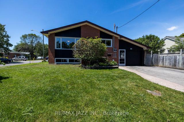 74 High St, House detached with 3 bedrooms, 2 bathrooms and 5 parking in Clarington ON | Image 1