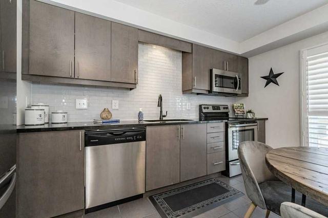 23 - 12 Poplar Dr, Townhouse with 3 bedrooms, 2 bathrooms and 2 parking in Cambridge ON | Image 2