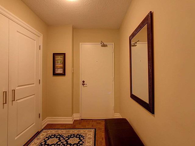208 - 1359 White Oaks Blvd, Condo with 2 bedrooms, 2 bathrooms and 1 parking in Oakville ON | Image 2
