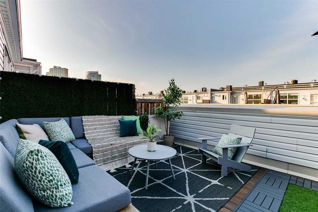 3 - 1390 Bloor St W, Townhouse with 2 bedrooms, 2 bathrooms and 1 parking in Toronto ON | Image 17